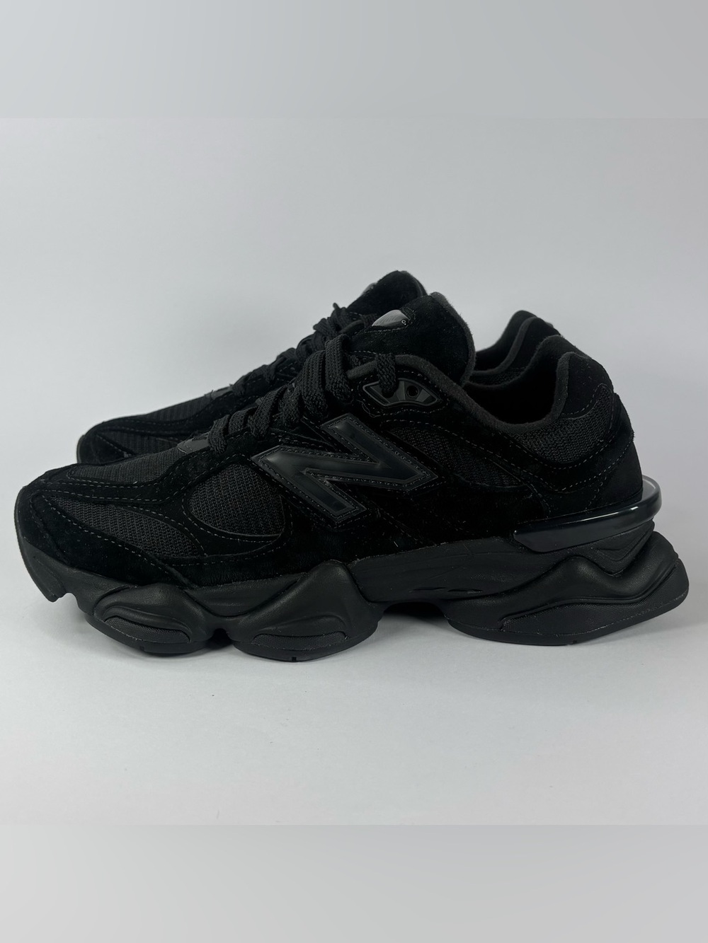 New Balance 9060 U9060BPM Triple Black Men’s 7 / Women’s 8.5 Excellent Condition